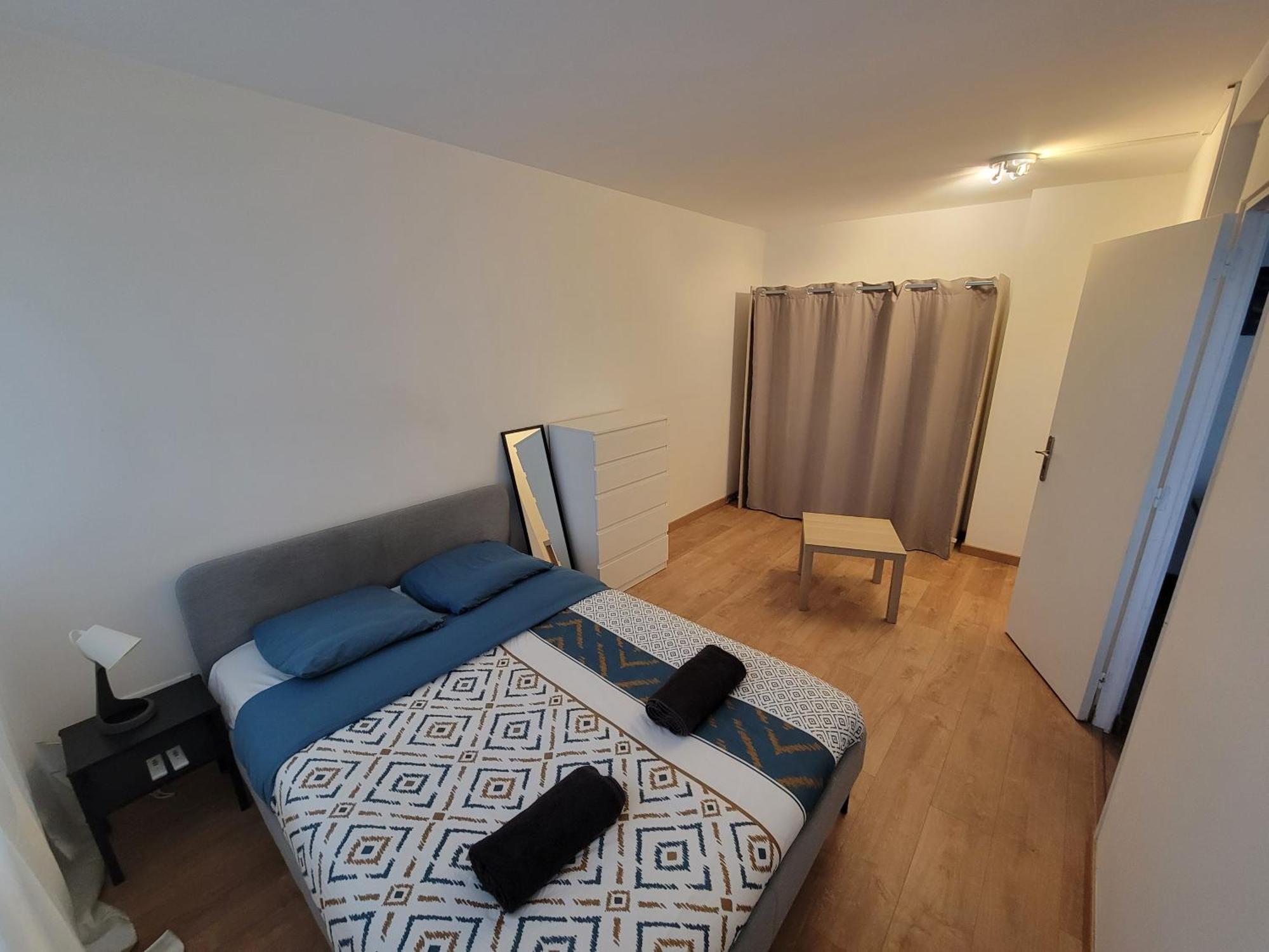 Beautiful & Cosy 3 Bedrooms Full Apartment *